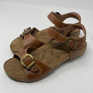 TAOS Women’s Brown  Sandal Heeled Size 8 EUR 39